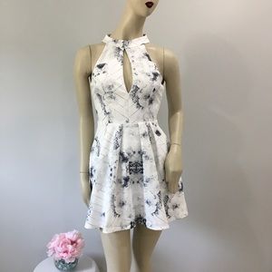✨SALE✨White Fox Boutique Floral Dress
